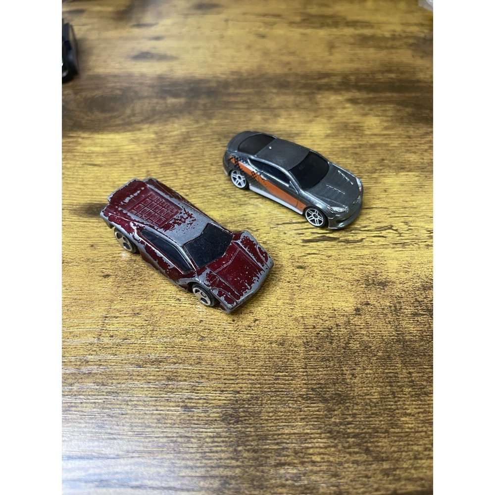 Mattel Hyundai‎ 2010 And Mattel Hotwheels 1999 Cars
